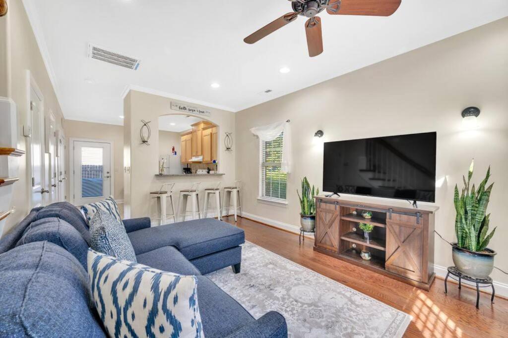 Villa Cozy 2B Townhouse King Bed Free Parking Tv In Brs Concord Exterior foto