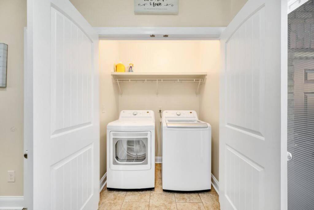 Villa Cozy 2B Townhouse King Bed Free Parking Tv In Brs Concord Exterior foto