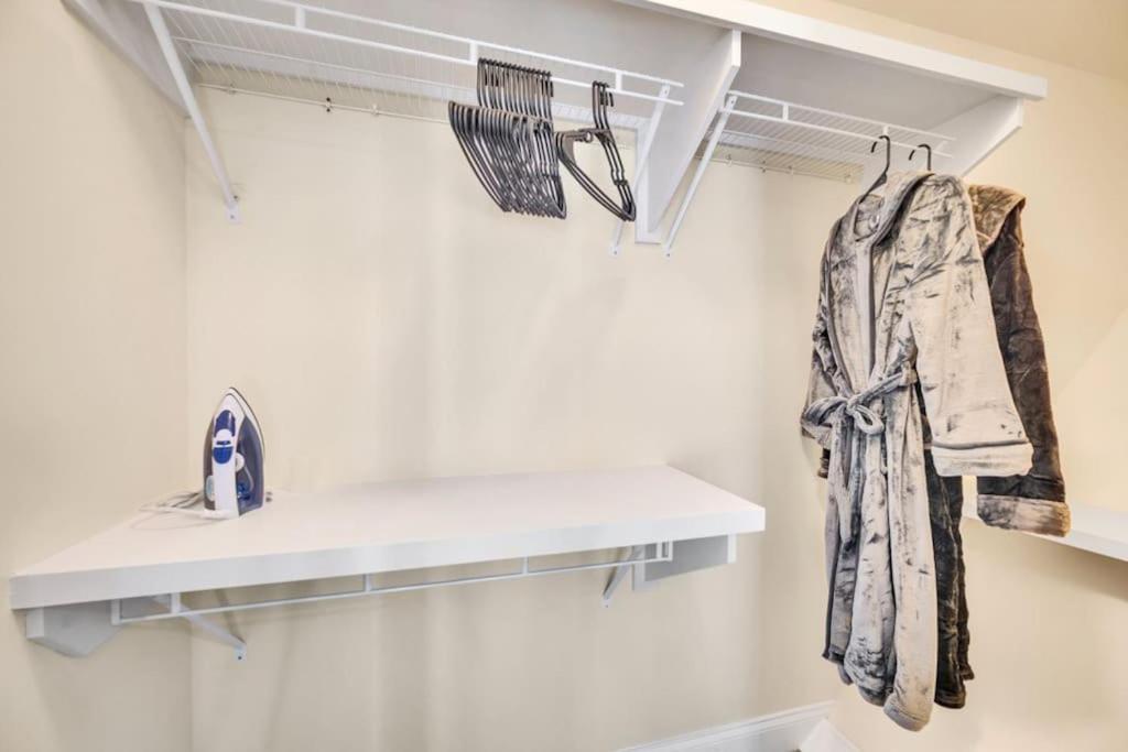 Villa Cozy 2B Townhouse King Bed Free Parking Tv In Brs Concord Exterior foto
