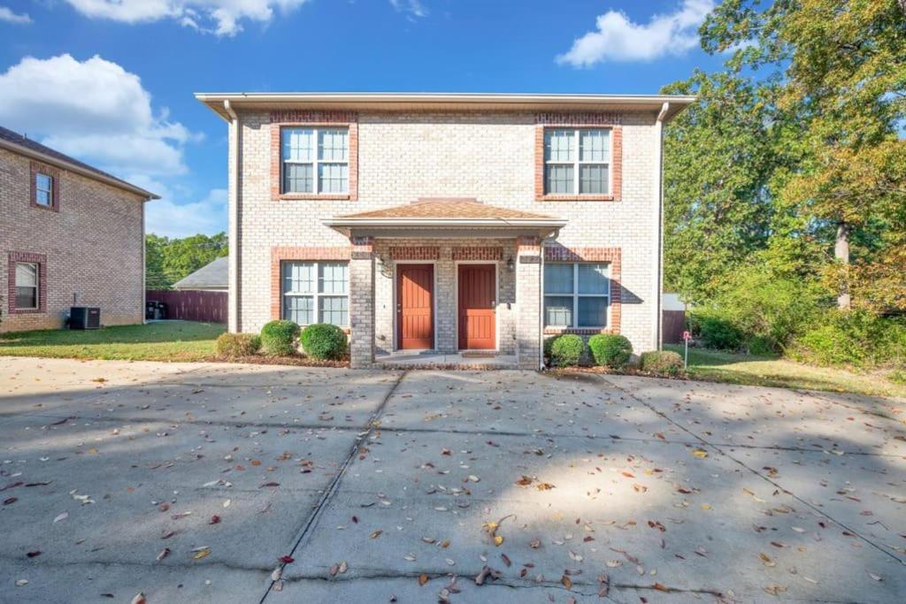 Villa Cozy 2B Townhouse King Bed Free Parking Tv In Brs Concord Exterior foto